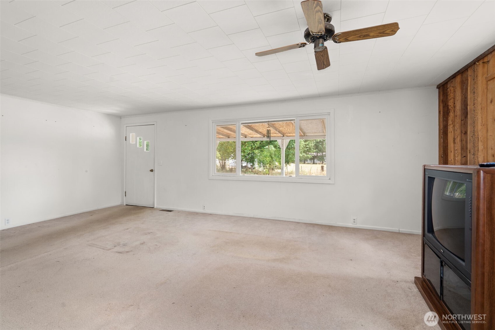 269 Kennedy Road Onalaska, WA 98570 - Photo 10 of 29 an empty room with windows