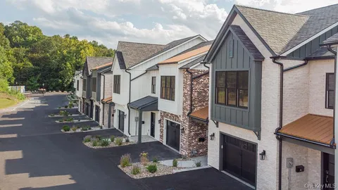 $895,000 | 6 Icehouse Drive, Saugerties, NY 12477