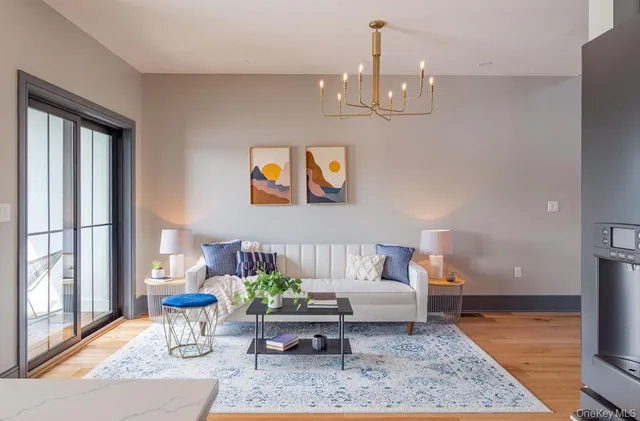 $895,000 | 6 Icehouse Drive, Saugerties, NY 12477