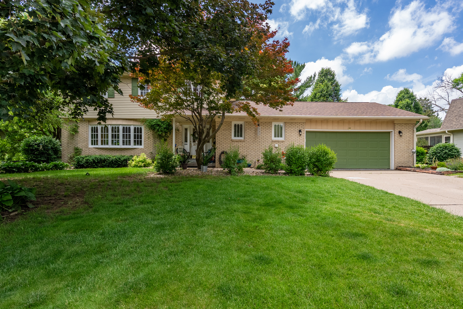 3726 Ridgewood Drive Davenport, IA 52807 - Photo 1 of 58