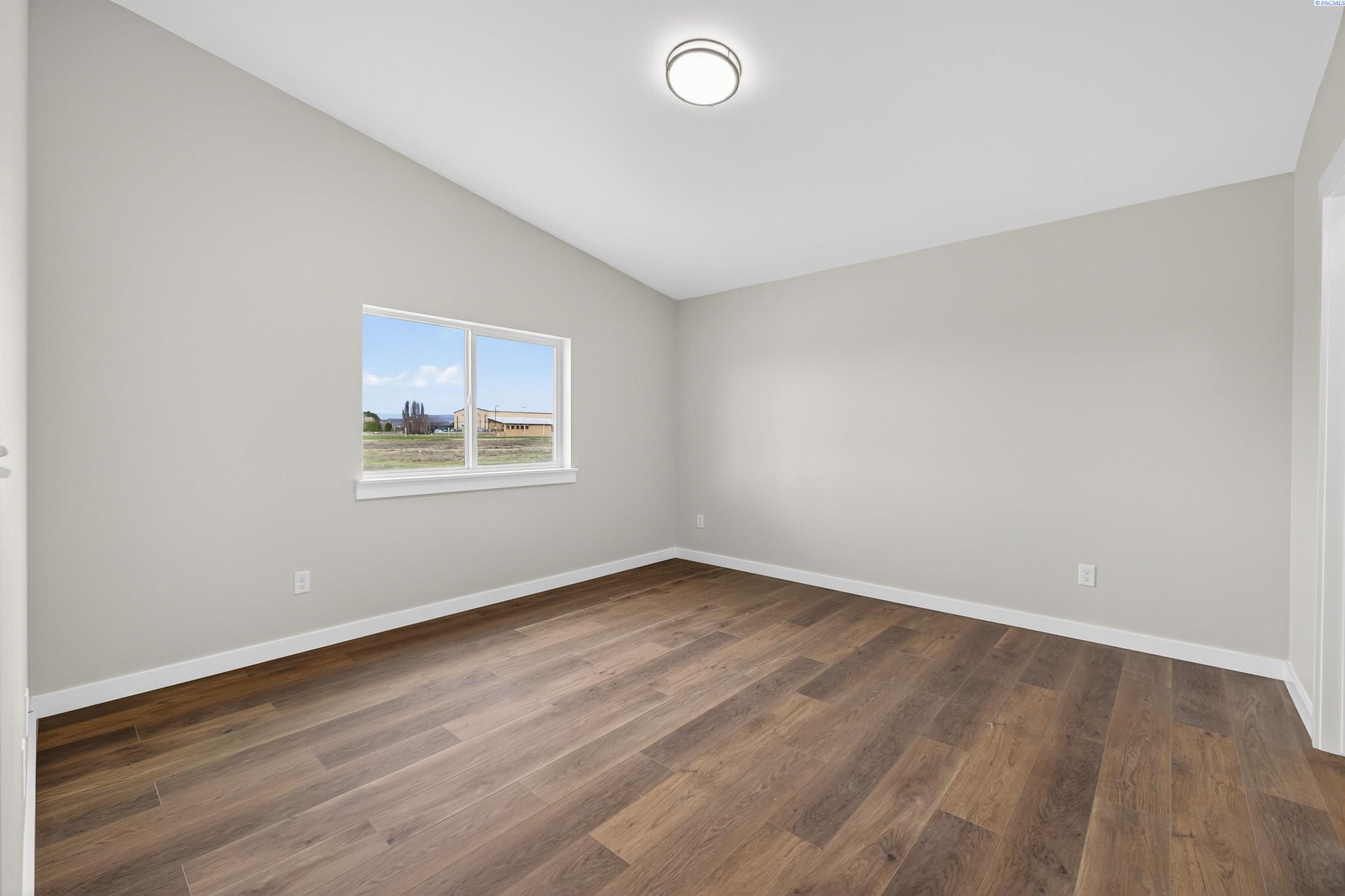 401 East Bonnieview Road Grandview, WA 98930 - Photo 34 of 37 Gallery Image 34