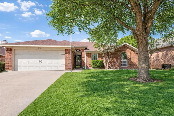 $300,000 | 3713 Periwinkle Drive, Fort Worth, TX 76137