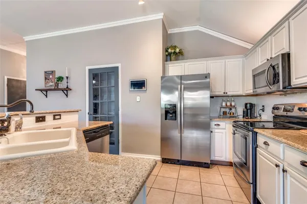 $300,000 | 3713 Periwinkle Drive, Fort Worth, TX 76137