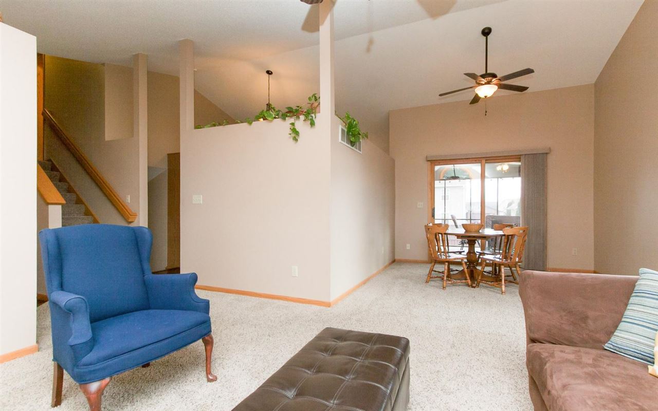 3305 Rochester Avenue Iowa City, IA 52245 - Photo 4 of 25 Gallery Image 4