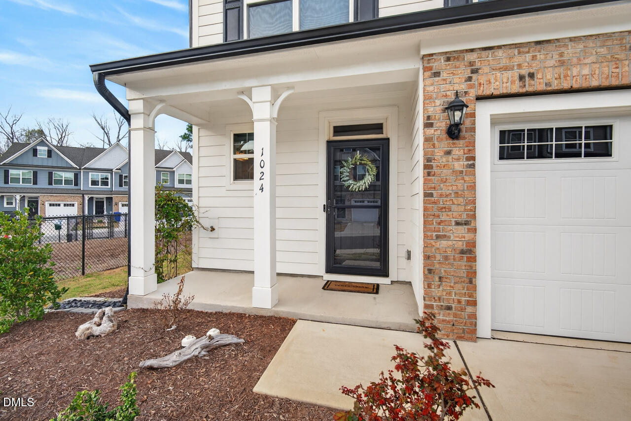 1024 Heartstone Way Durham, NC 27713 - Photo 3 of 50 03