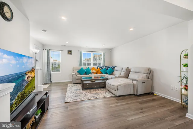 $2,850 | 26 L L Wendowski Street, Beverly, NJ 08010