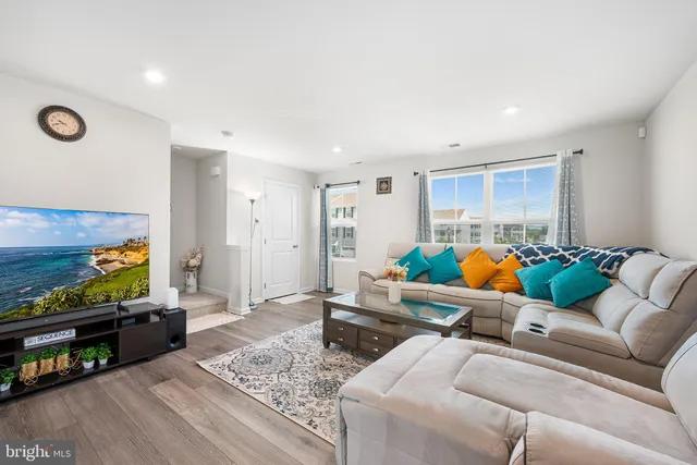 $2,850 | 26 L L Wendowski Street, Beverly, NJ 08010