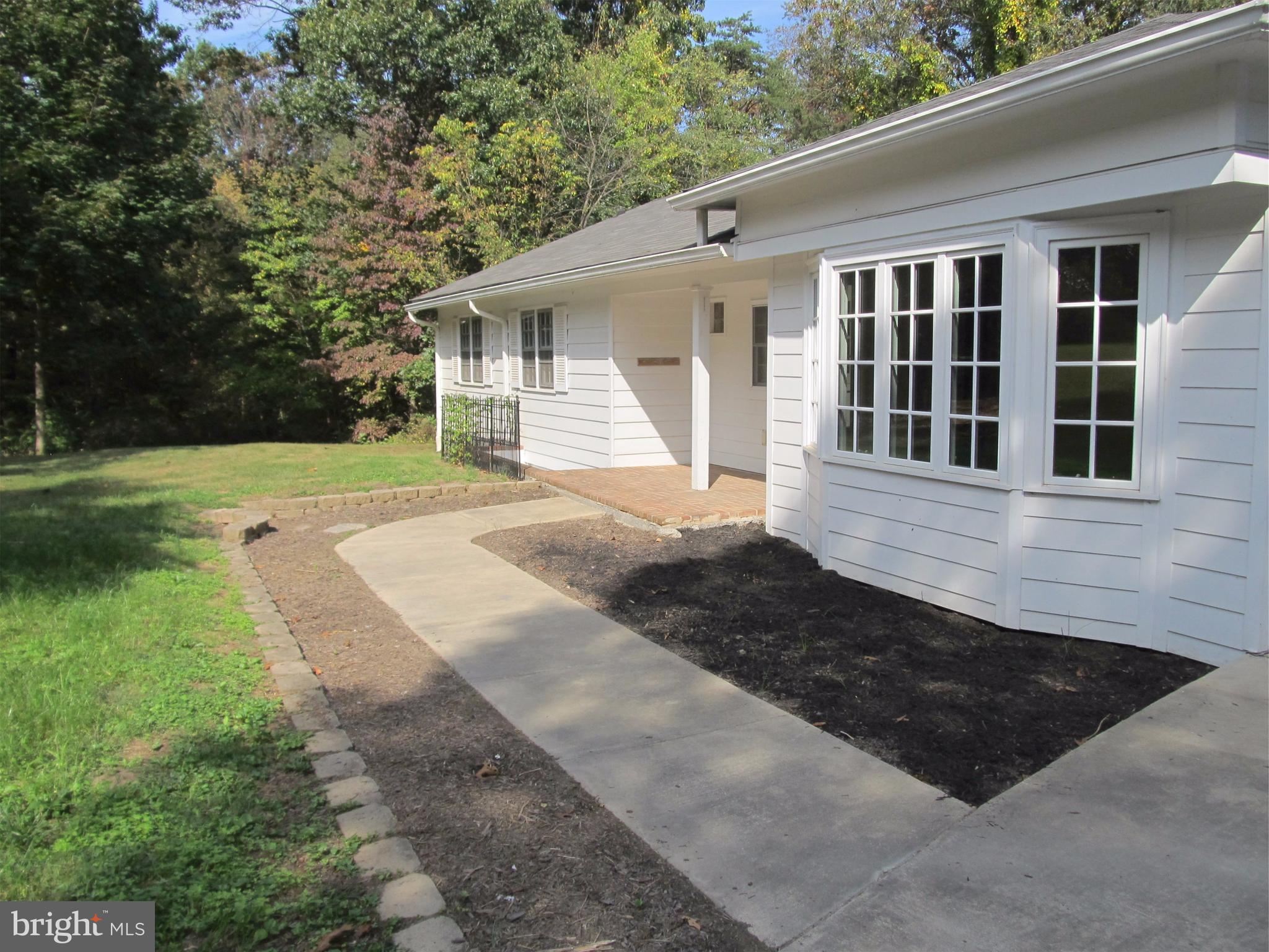 5679 Senseny Road Berryville, VA 22611 - Photo 4 of 30 Front walkway