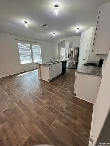 a view of empty room with window