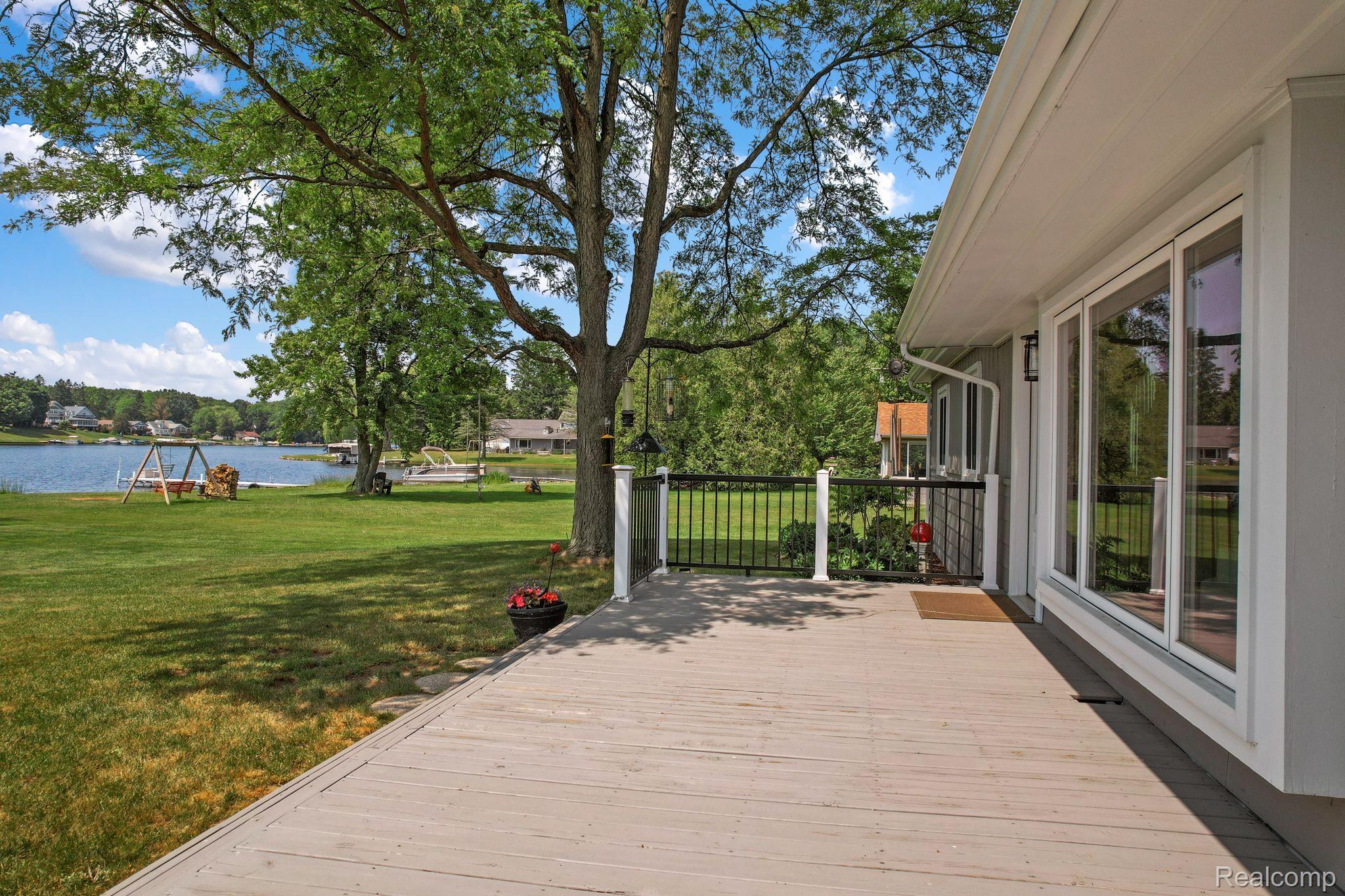 6229 Mabley Hill Road Fenton, MI 48430 - Photo 45 of 57 Tons of entertaining space
