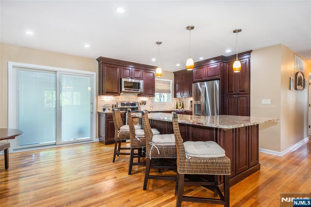 42 Summit Road Oak Ridge, NJ 07438 - Photo 9 of 39