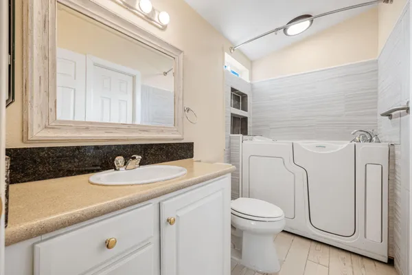 $1,950 | 15300 Palm Drive, Unit 33, Desert Hot Springs, CA 92240