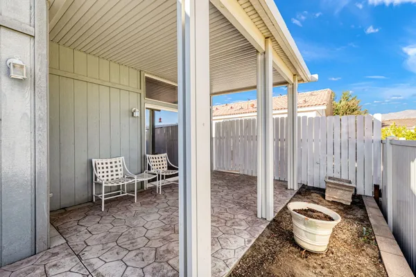 $1,950 | 15300 Palm Drive, Unit 33, Desert Hot Springs, CA 92240