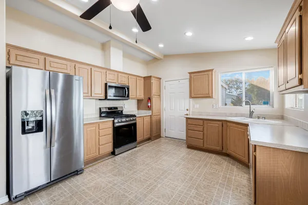 $1,950 | 15300 Palm Drive, Unit 33, Desert Hot Springs, CA 92240