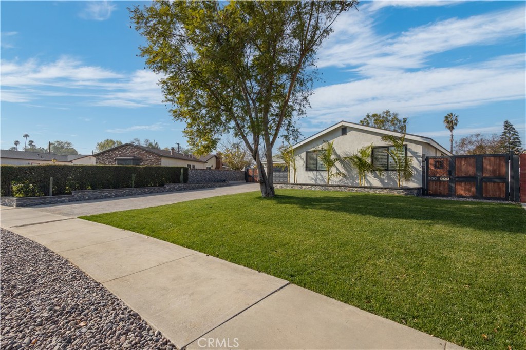 8935 Patrero Street Riverside, CA 92503 - Photo 2 of 16