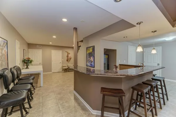 a view of a yard with plants