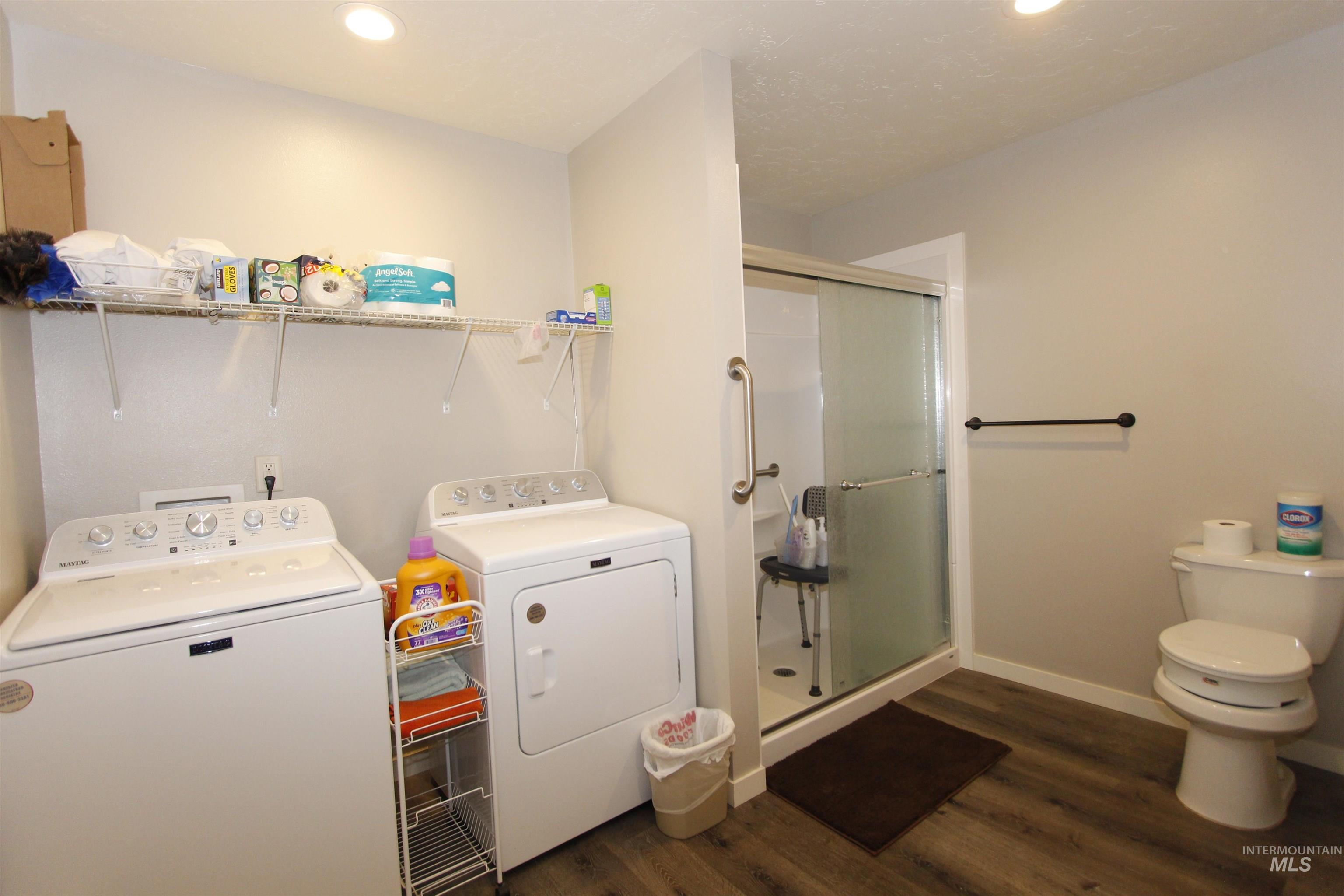 3434 5th Street, Unit B Lewiston, ID 83501 - Photo 7 of 14 Washroom featuring dark wood finished floors, independent washer and dryer, and recessed lighting