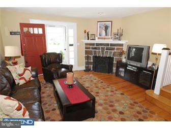 27 Congress Avenue Springfield, PA 19064 - Photo 2 of 6 Living Room