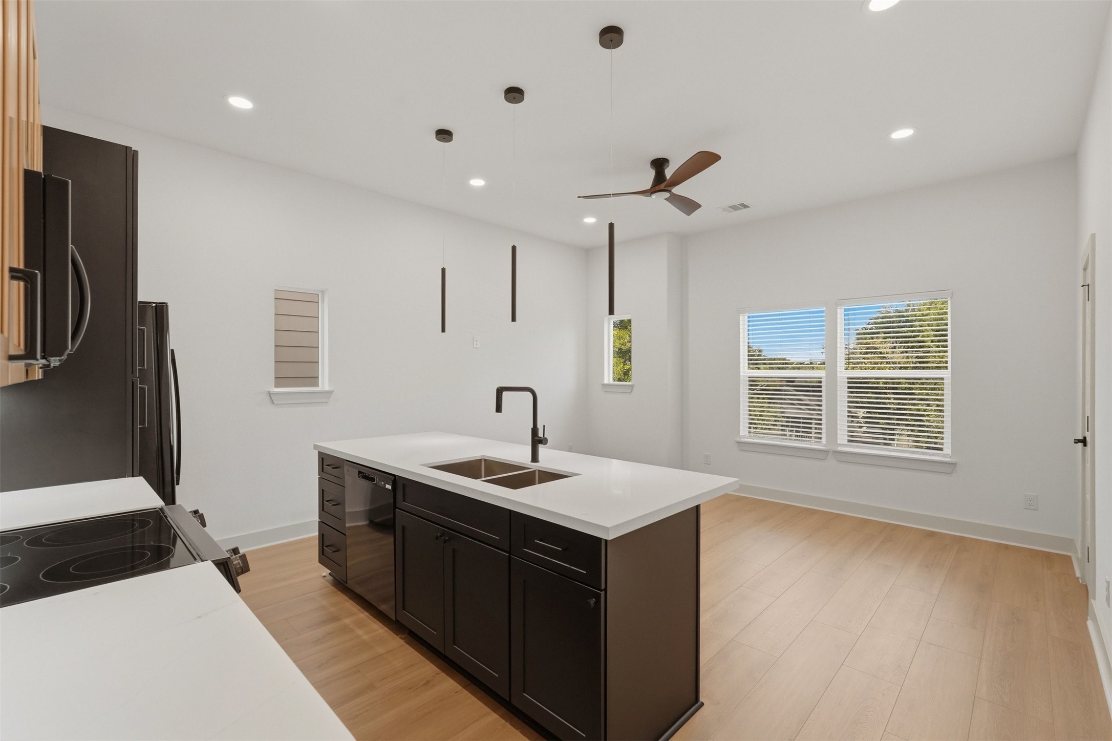 9819 Turnbow Street, Unit D Houston, TX 77029 - Photo 6 of 27