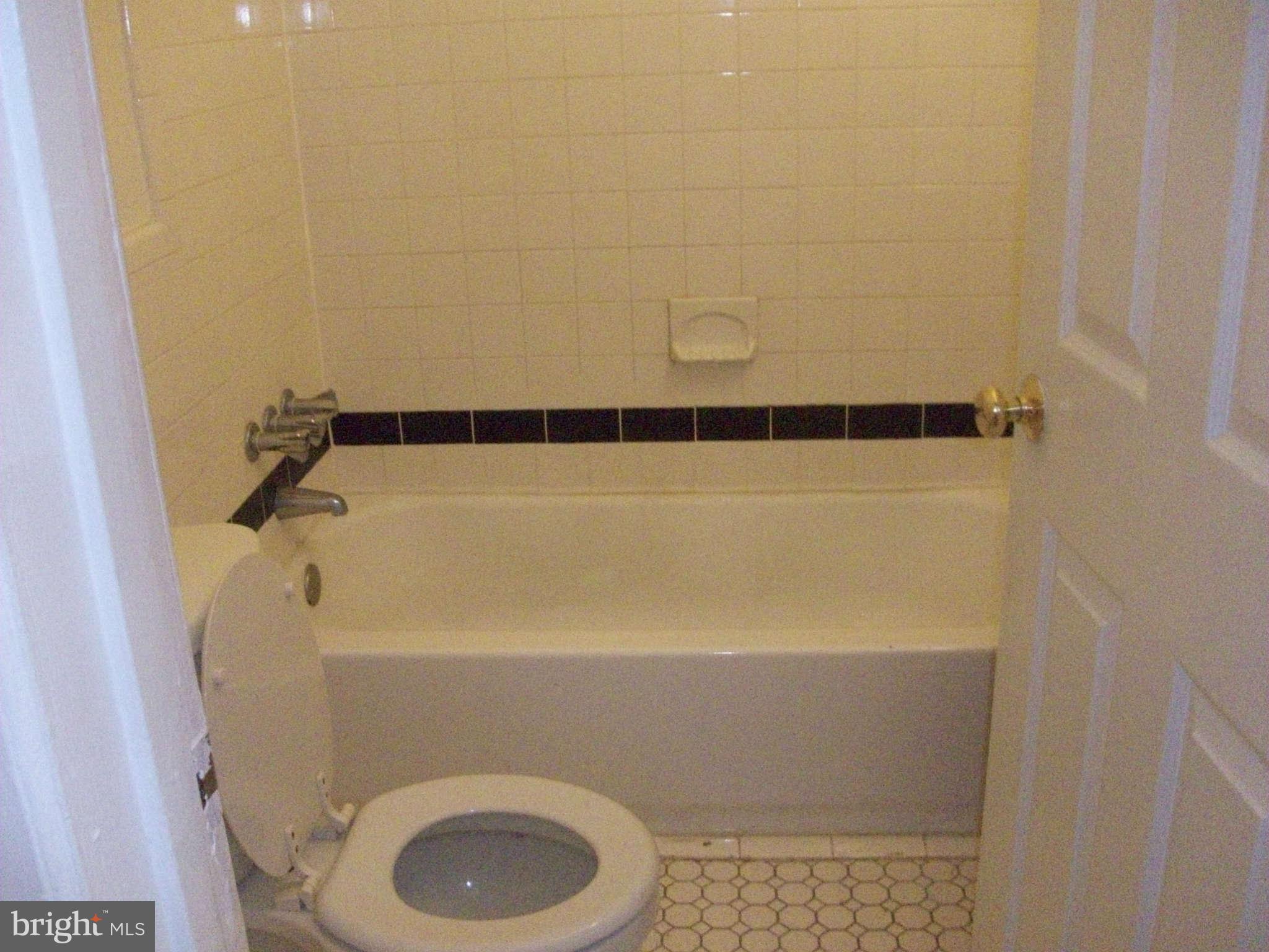 1111 Mt Olivet Road Northeast Washington, DC 20002 - Photo 13 of 15 Bath