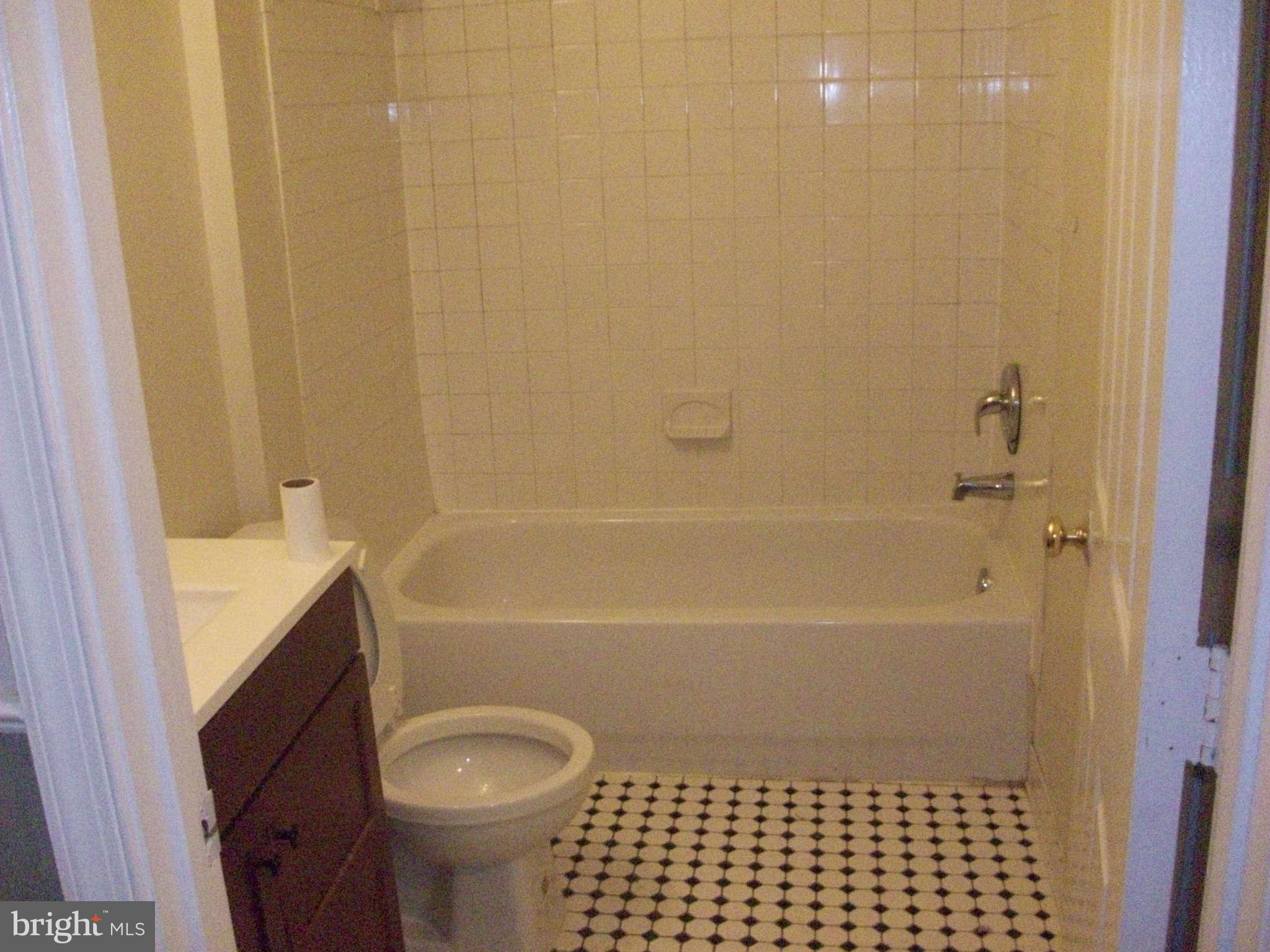 1111 Mt Olivet Road Northeast Washington, DC 20002 - Photo 5 of 15 Bath