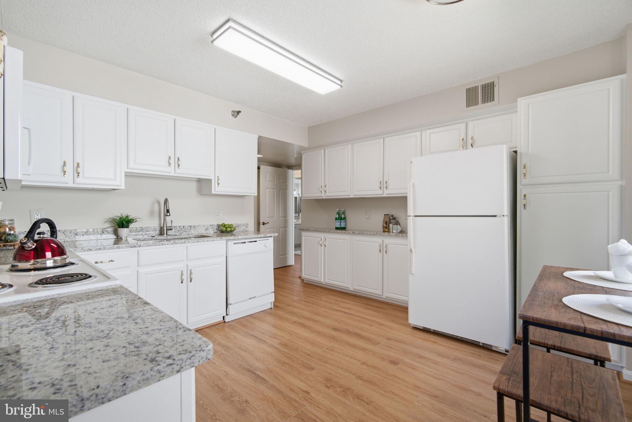 14805 Pennfield Circle, Unit 304 Silver Spring, MD 20906 - Photo 11 of 38 Eat-in kitchen