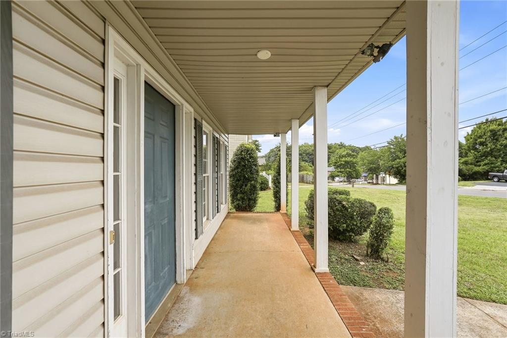 4331 Kinnamon Road Winston-Salem, NC 27103 - Photo 7 of 46