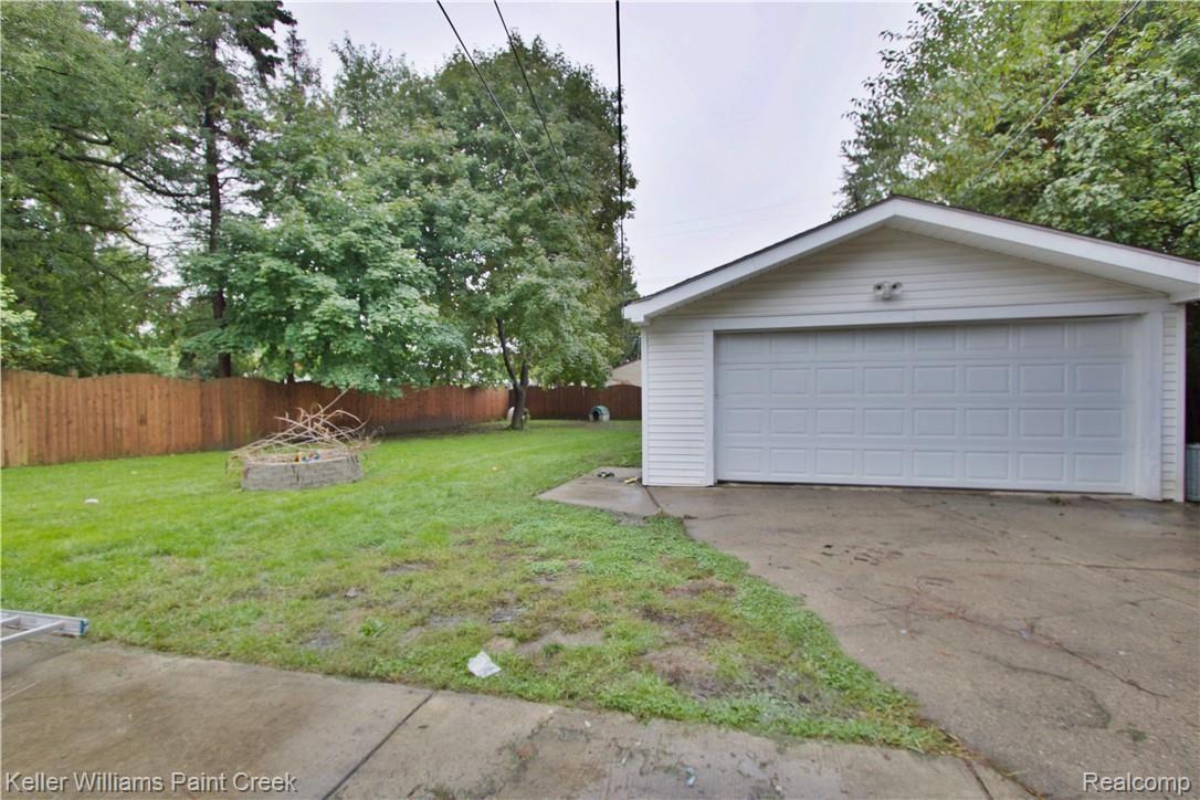 35425 Rutherford Street Clinton Township, MI 48035 - Photo 16 of 17 backyard.jpg