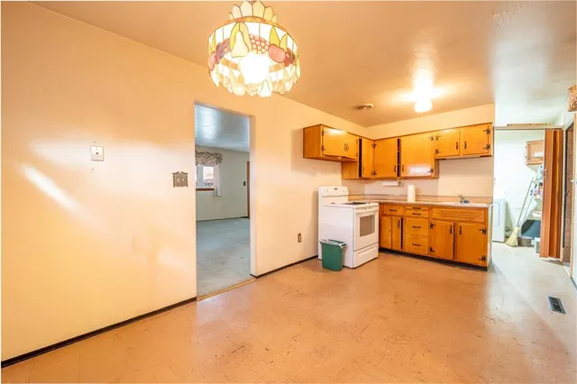 $175,000 | 222 Ridgefield Drive, Greensburg, PA 15601