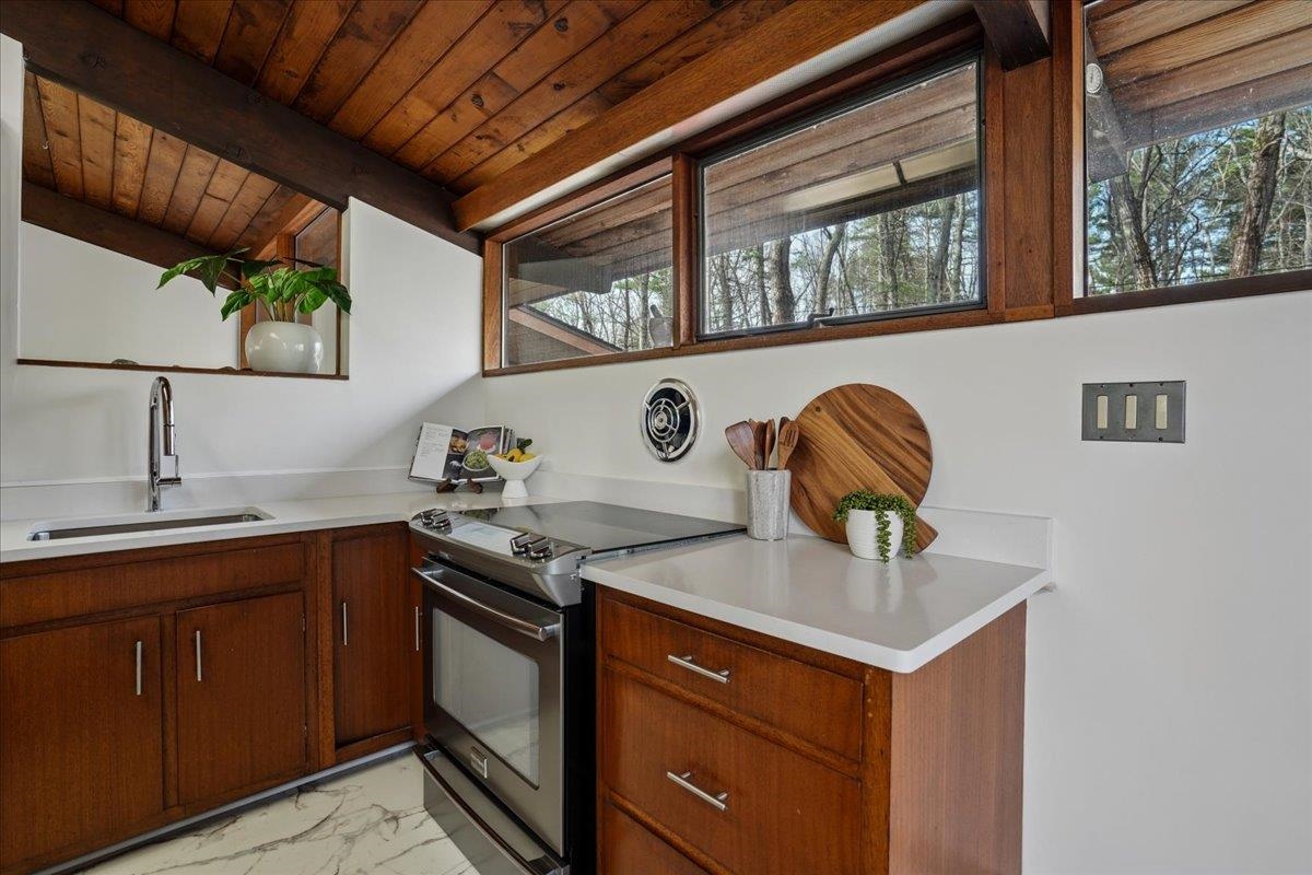 56 Piscataqua Road Dover, NH 03820 - Photo 11 of 60