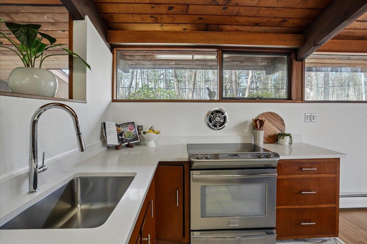 56 Piscataqua Road Dover, NH 03820 - Photo 12 of 60