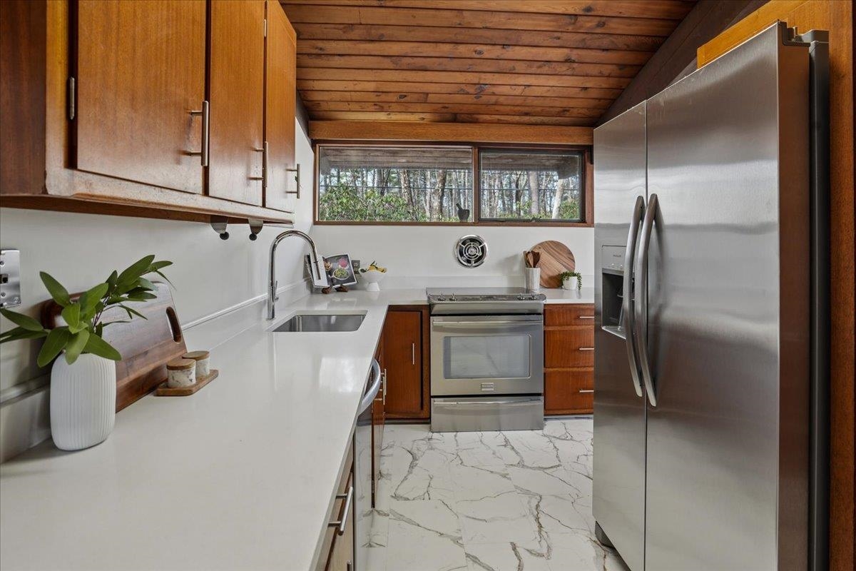 56 Piscataqua Road Dover, NH 03820 - Photo 13 of 60