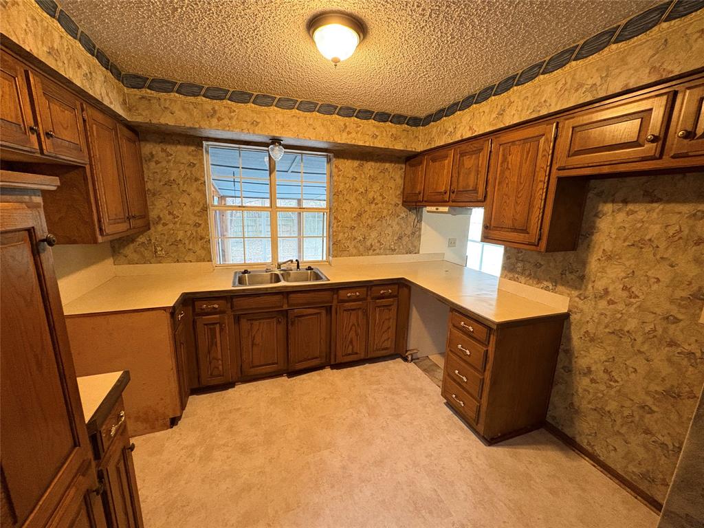 1838 West Taylor Street Sherman, TX 75092 - Photo 16 of 33 a bathroom with a sink and a tub