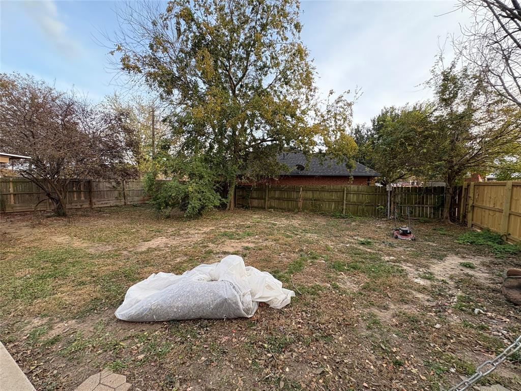 1838 West Taylor Street Sherman, TX 75092 - Photo 29 of 33 a backyard of a house with lots of green space