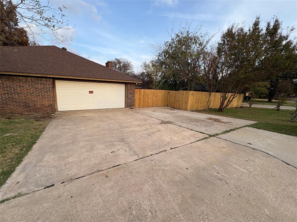1838 West Taylor Street Sherman, TX 75092 - Photo 33 of 33 a view of backyard of house