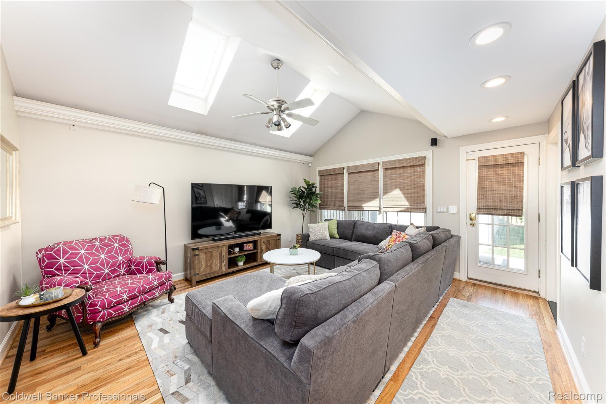 337 McMillan Road Grosse Pointe, MI 48236 - Photo 15 of 37 337 McMillan (32 of 48).jpg