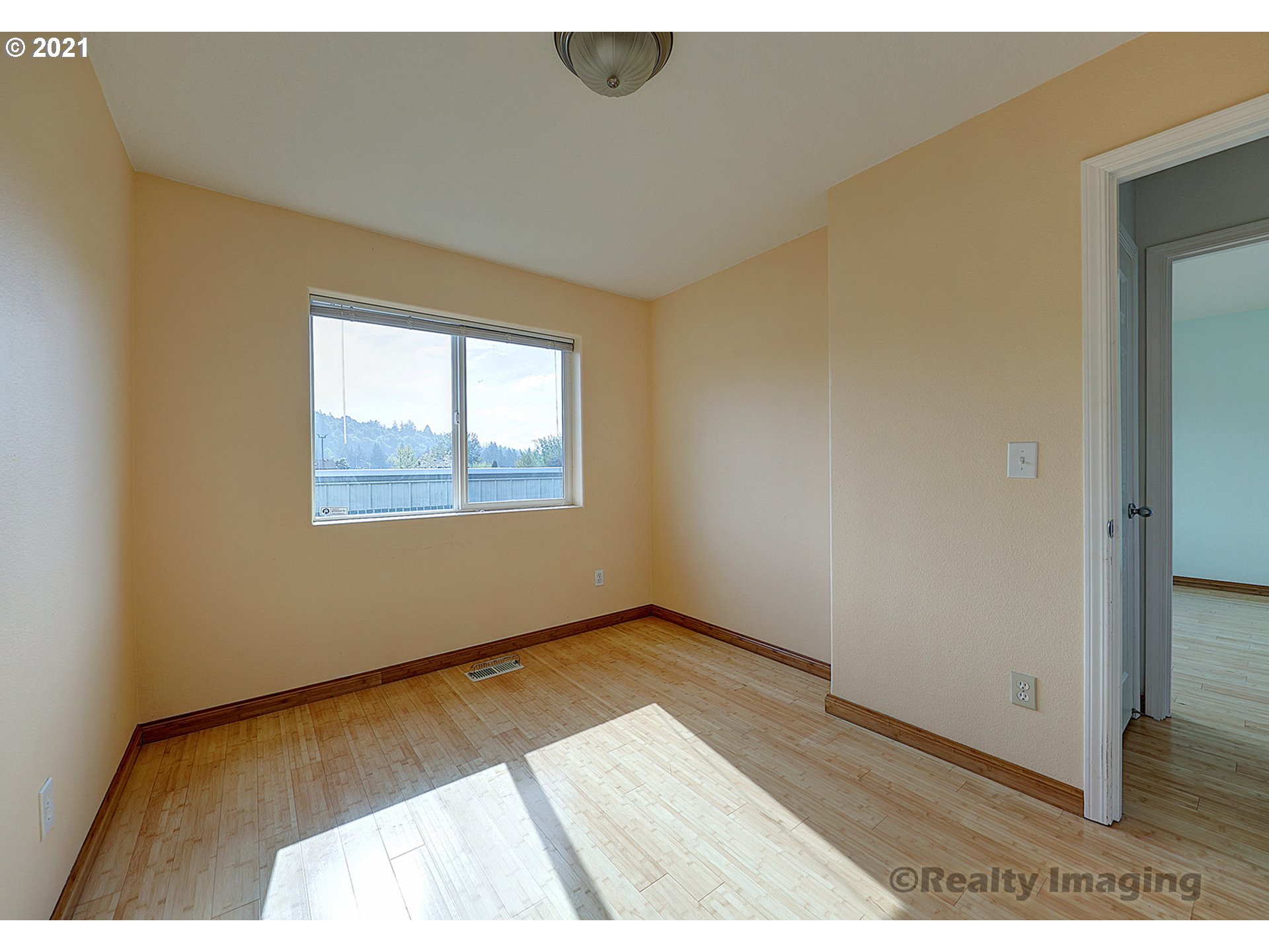 4902 Southwest 9th Court Gresham, OR 97080 - Photo 12 of 16 Gallery Image 12
