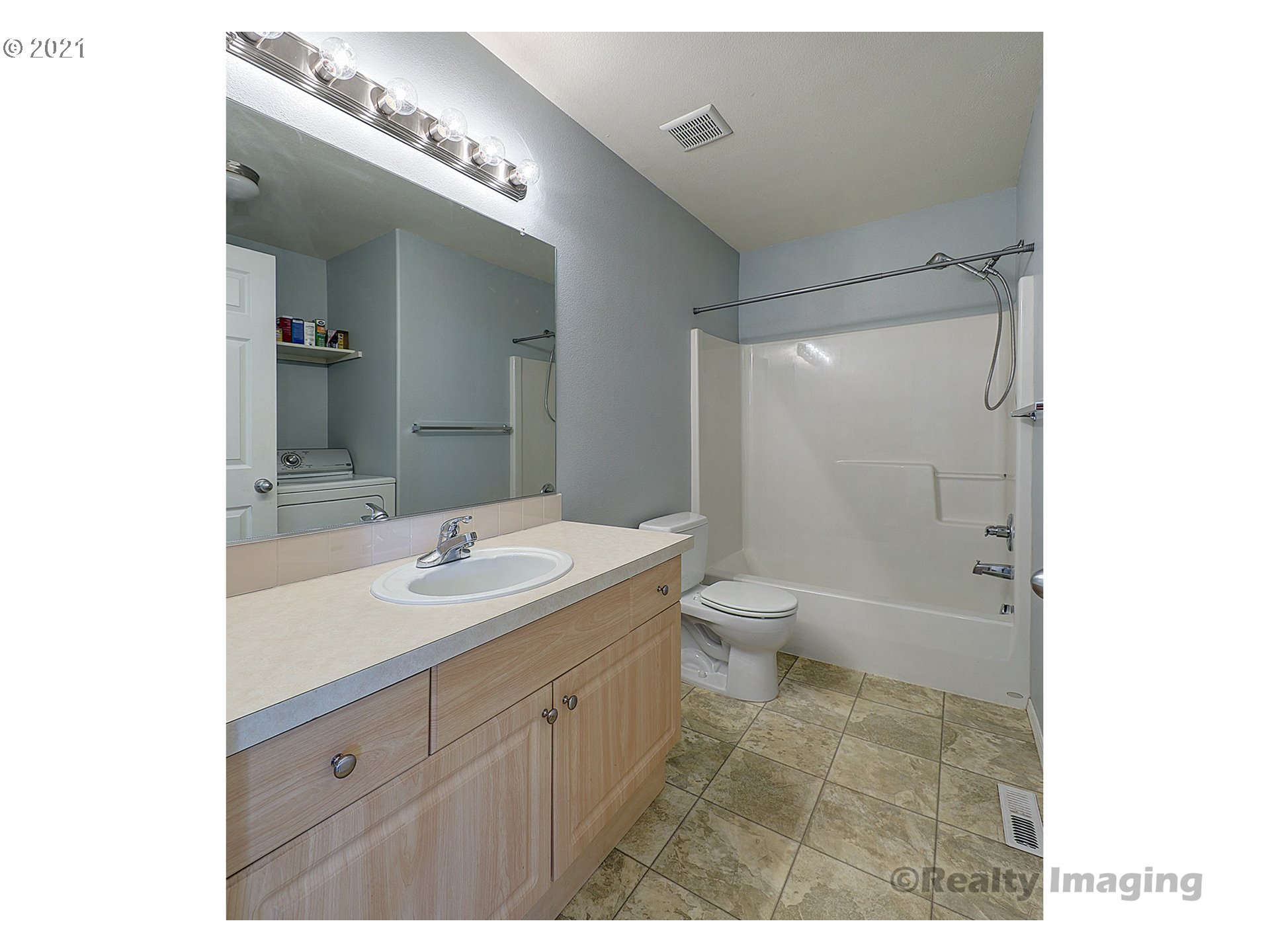4902 Southwest 9th Court Gresham, OR 97080 - Photo 13 of 16 Gallery Image 13
