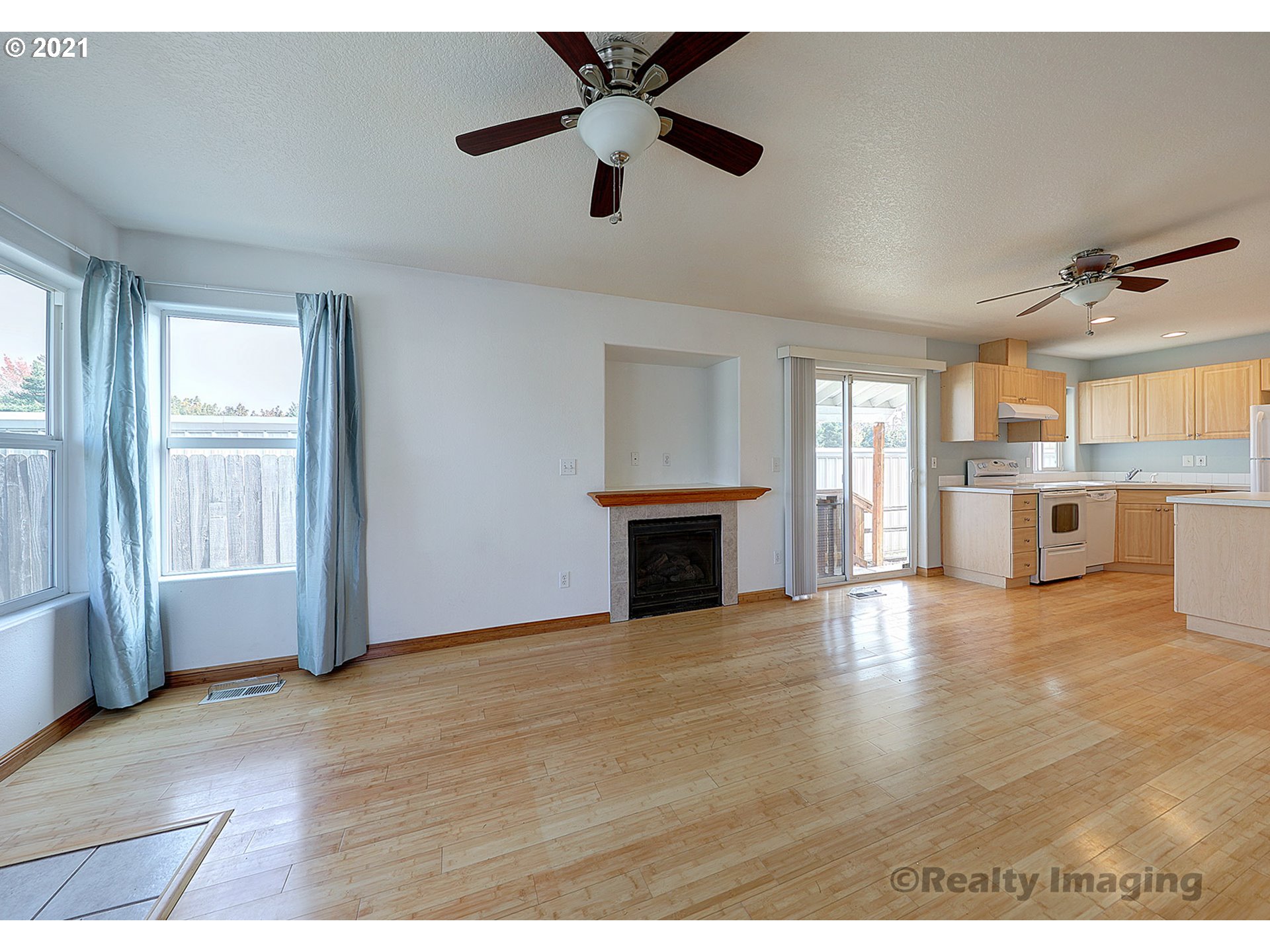 4902 Southwest 9th Court Gresham, OR 97080 - Photo 3 of 16 Gallery Image 3