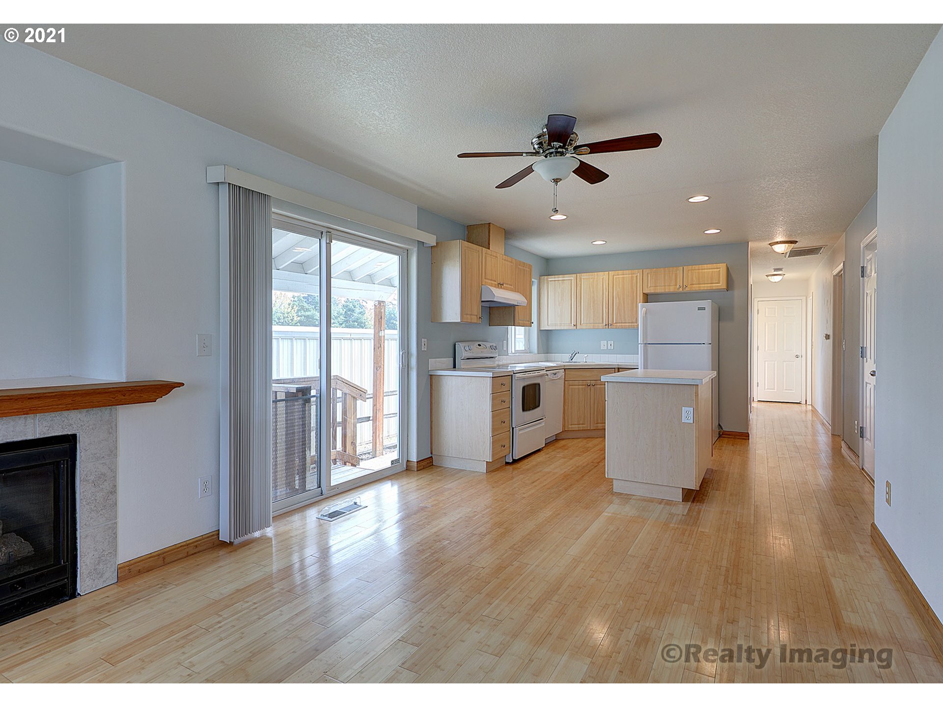 4902 Southwest 9th Court Gresham, OR 97080 - Photo 4 of 16 Gallery Image 4