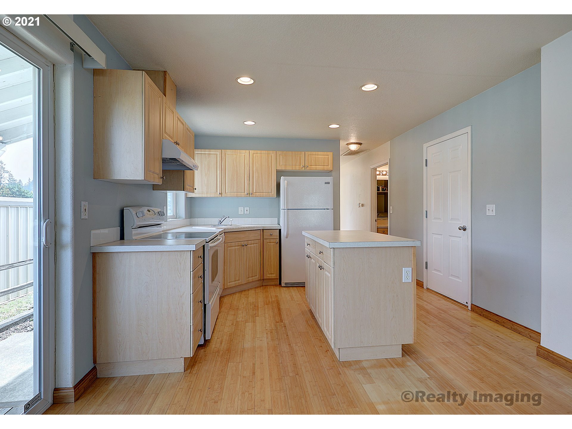 4902 Southwest 9th Court Gresham, OR 97080 - Photo 5 of 16 Gallery Image 5