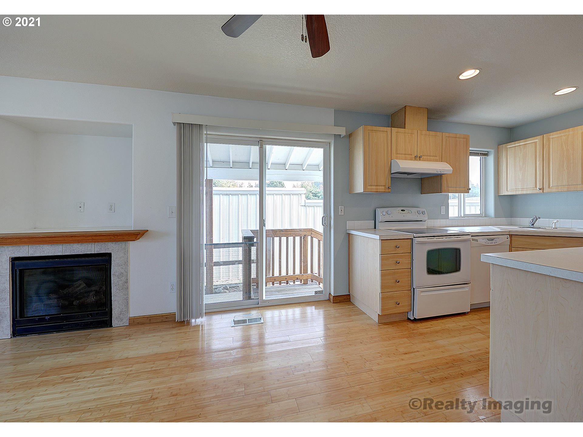 4902 Southwest 9th Court Gresham, OR 97080 - Photo 6 of 16 Gallery Image 6