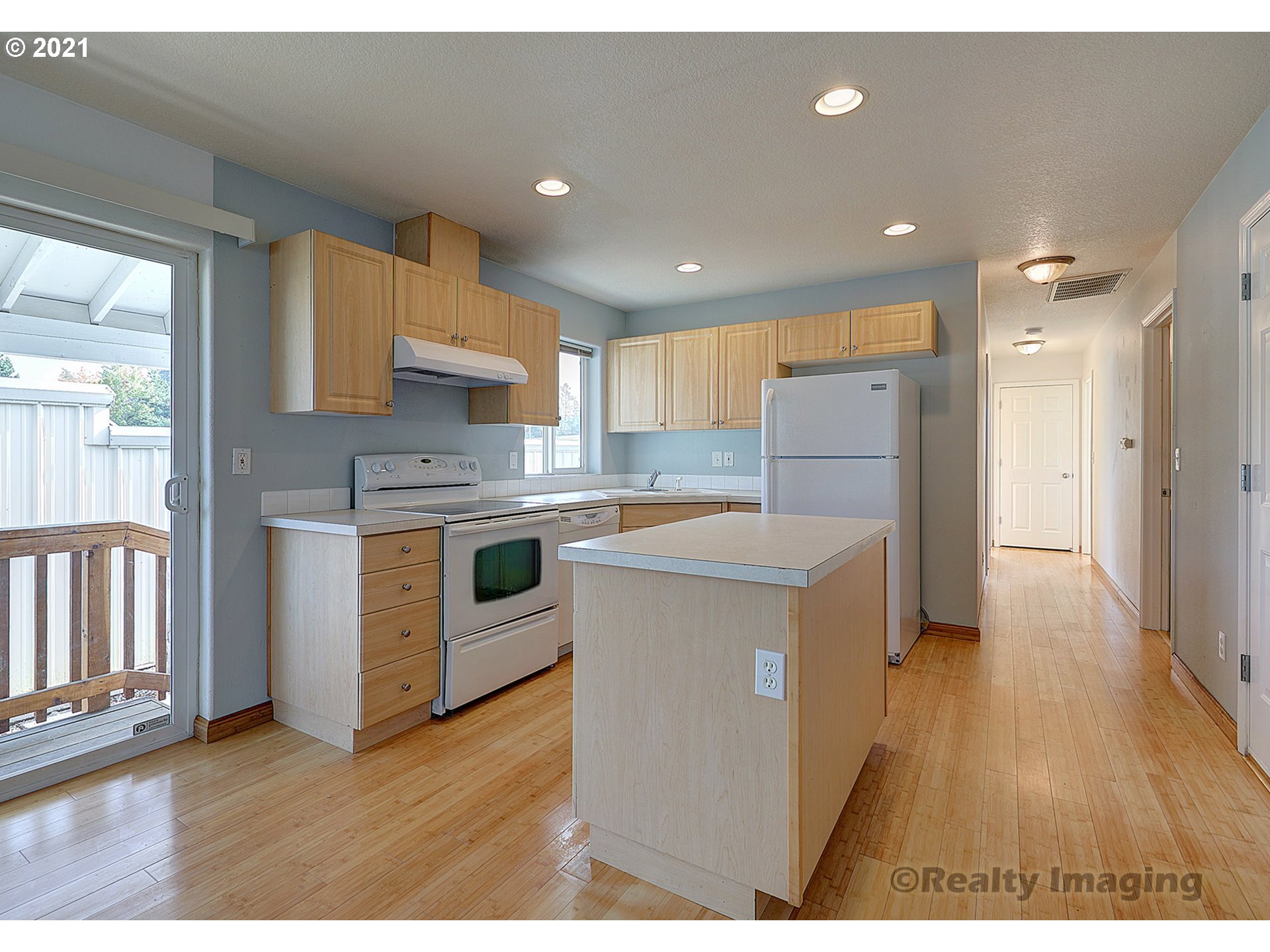 4902 Southwest 9th Court Gresham, OR 97080 - Photo 7 of 16 Gallery Image 7