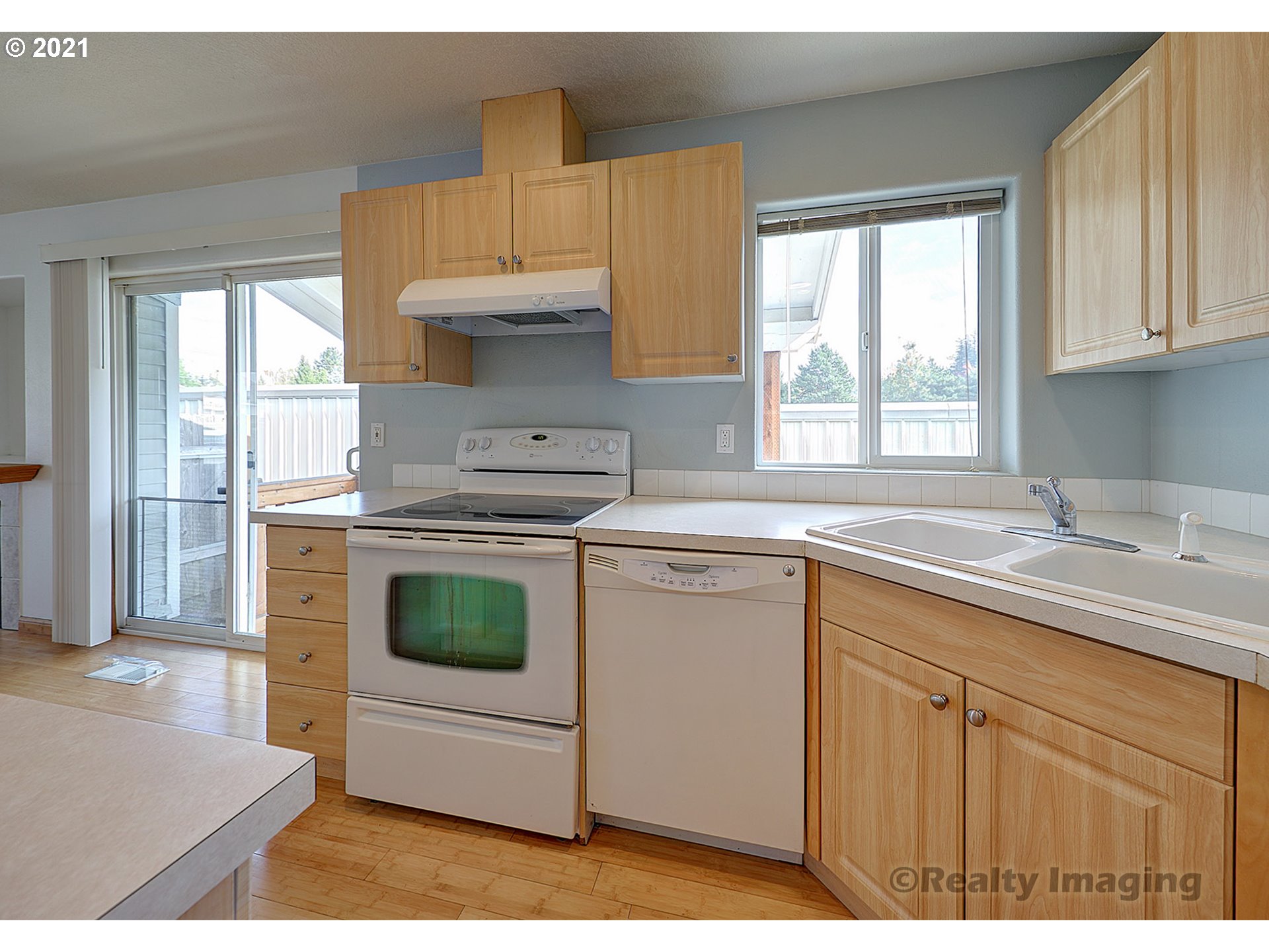 4902 Southwest 9th Court Gresham, OR 97080 - Photo 8 of 16 Gallery Image 8