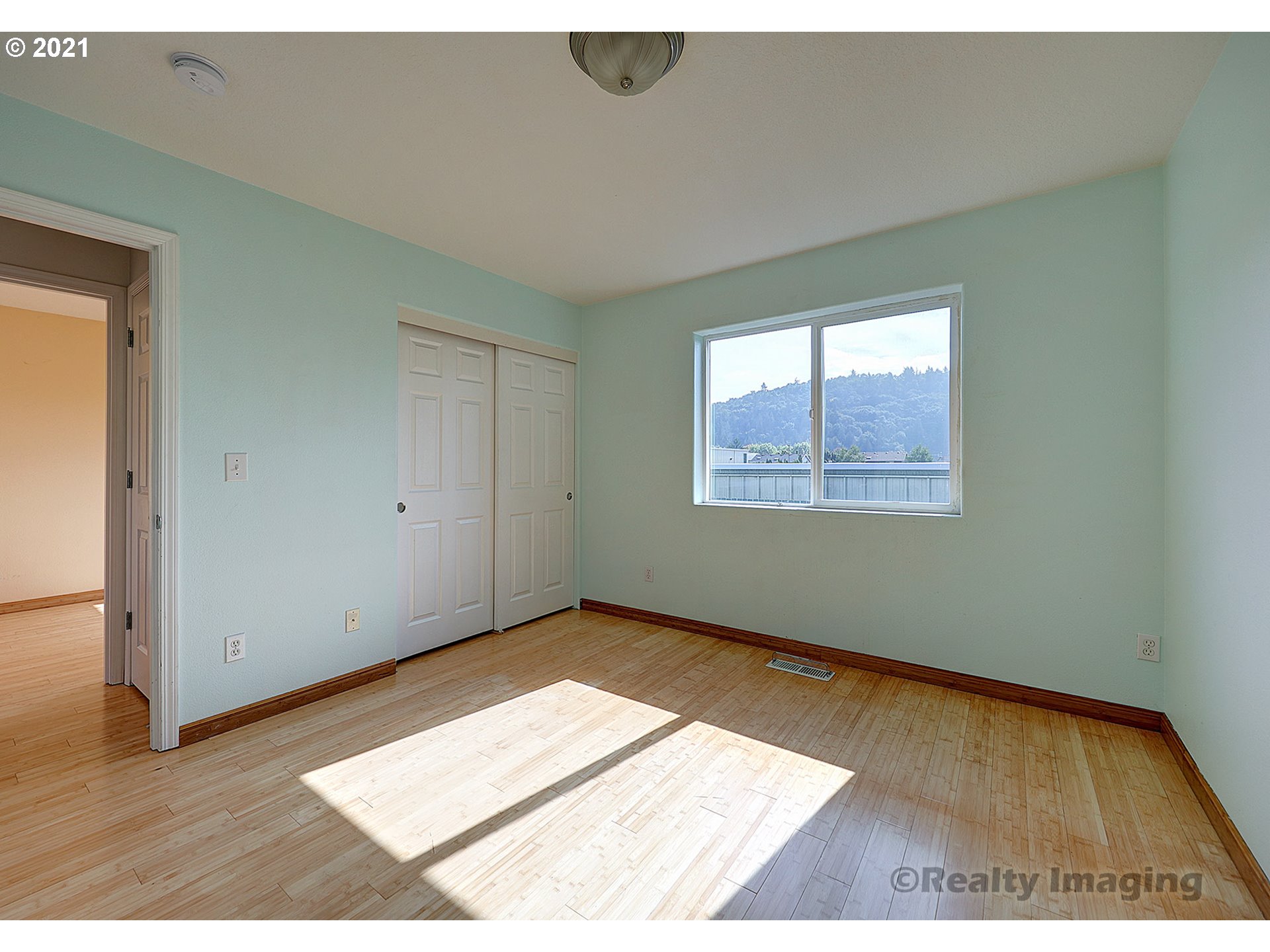 4902 Southwest 9th Court Gresham, OR 97080 - Photo 9 of 16 Gallery Image 9