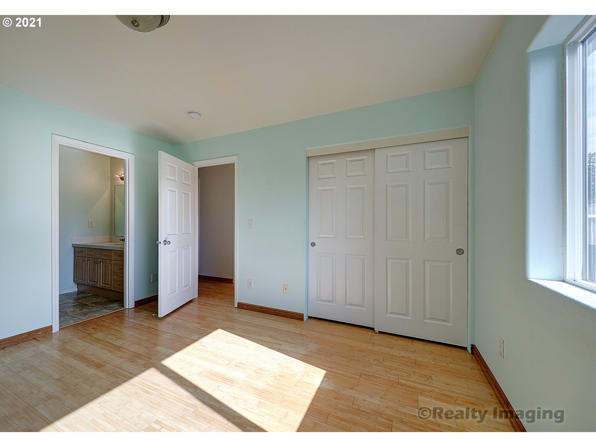 4902 Southwest 9th Court Gresham, OR 97080 - Photo 10 of 16 Gallery Image 10