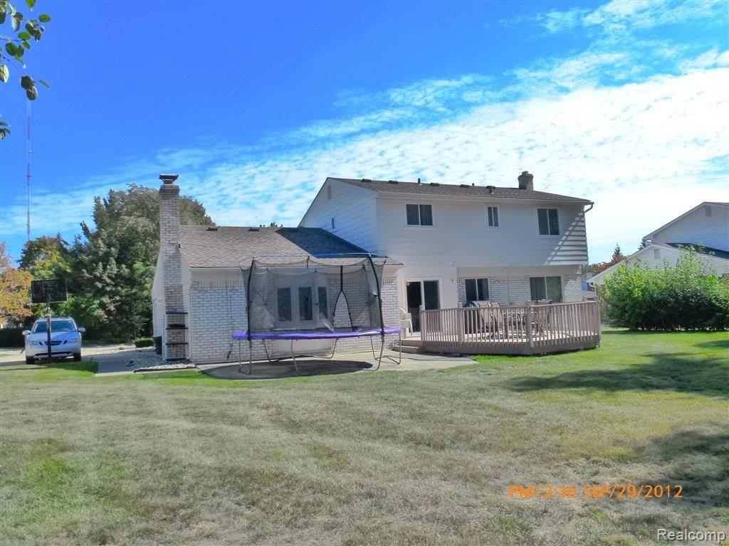 25523 Branchaster Road Farmington, MI 48336 - Photo 3 of 18 REAR