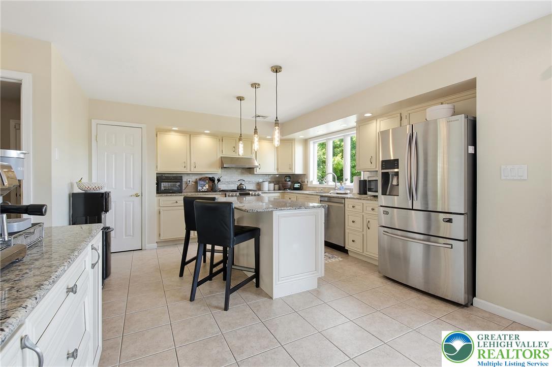 115 West Butternut Road Hellertown, PA 18055 - Photo 16 of 97 A chef's kitchen with generous granite island and stainless steel appliances awaits.