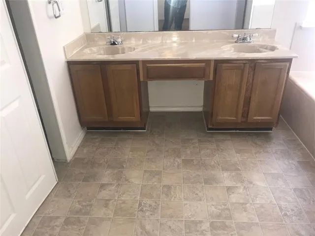 $1,995 | 919 Richards Drive, Cedar Hill, TX 75104