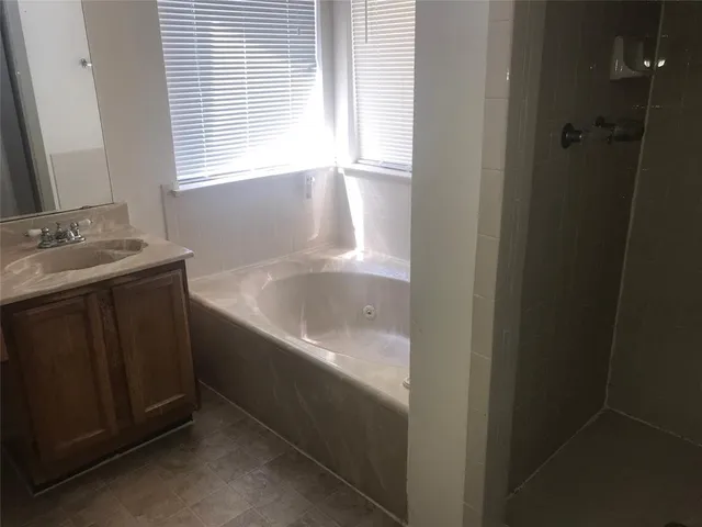 $1,995 | 919 Richards Drive, Cedar Hill, TX 75104